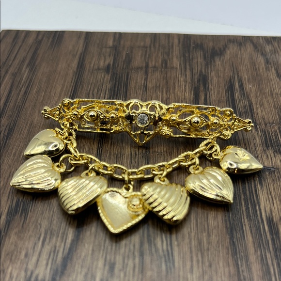 Unsigned Jewelry - Gold Heart Charm Bar Brooch - Elegant Women’s Jewelry Hearts love